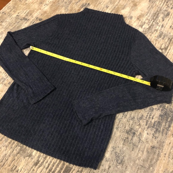Caution to the wind mock neck sweater Small? Soft lightweight navy blue - Picture 4 of 8